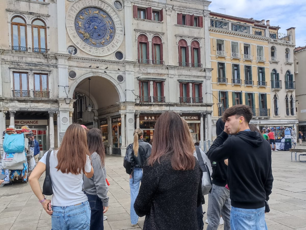 studenti in piazza san marco, venezia